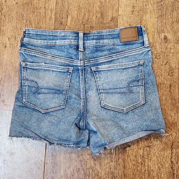 AMERICAN EAGLE Next Level Stretch Midi Distressed Jean Shorts - Sz 8 - Picture 2 of 5
